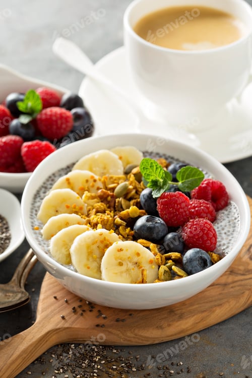 Preview: Vanilla chia pudding in a bowl with fresh fruit
