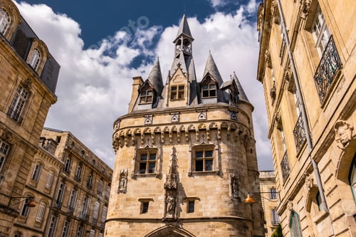 Preview: Old gate entrance to the city of Bordeaux