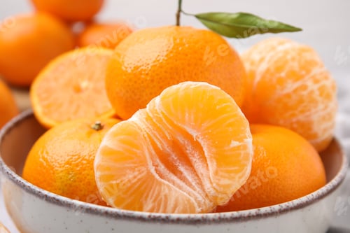 Preview: Bowl of fresh juicy tangerines, closeup view
