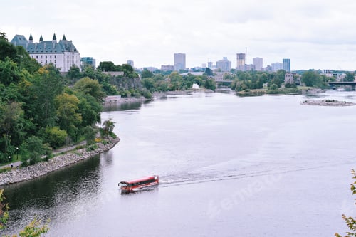Preview: View of the city of Ottawa from Major’s Hill Park in August 2019