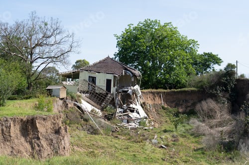 Preview: House sinking into a recent storm-created sinkhole