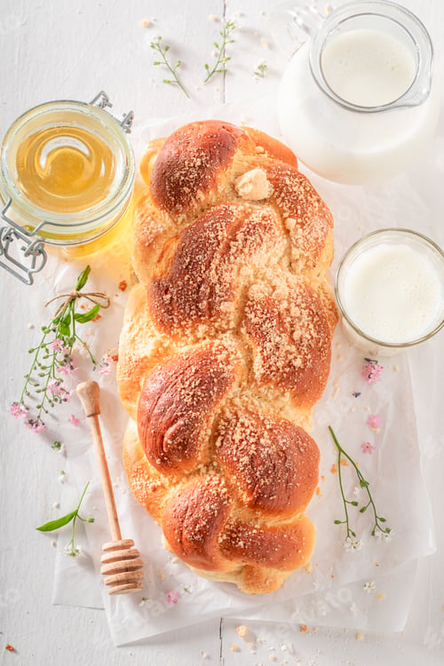 Preview: Delicious and fresh golden challah with honey and milk.