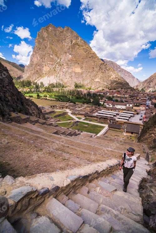 Preview: Tourist sightseeing at Inca Ruins of Ollantaytambo, Sacred Valley of the Incas (Urubamba Valley), ne