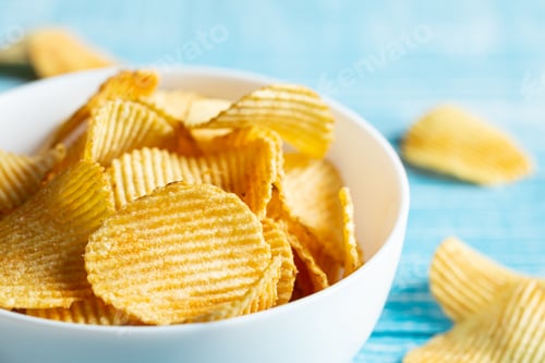 Preview: Close-up, a plate of potato chips on a blurred background.