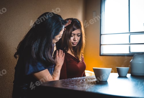 Preview: Japanese mom and daughter in a traditional apartment