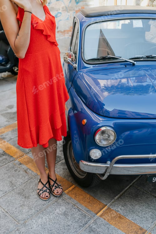 Preview: Vintage blue car