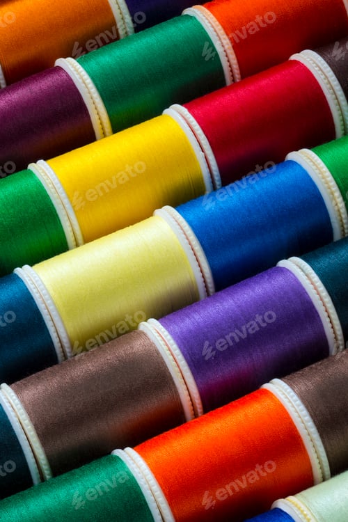 Preview: Bobbins of colored cotton