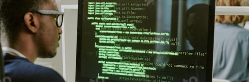 Vista previa: Young Black Specialist Testing Cybersecurity Code Website Header
