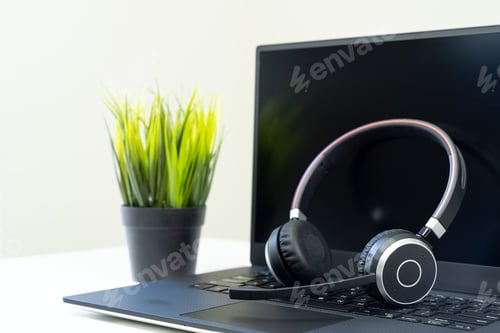 Preview: Headphone with laptop in office