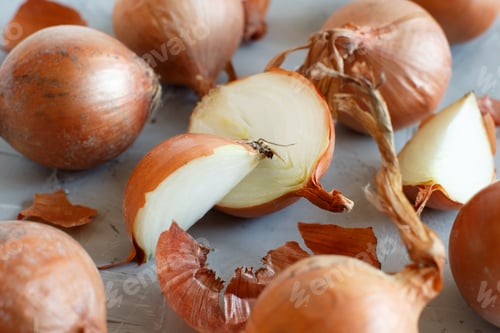 Preview: Yellow onions on a grey board