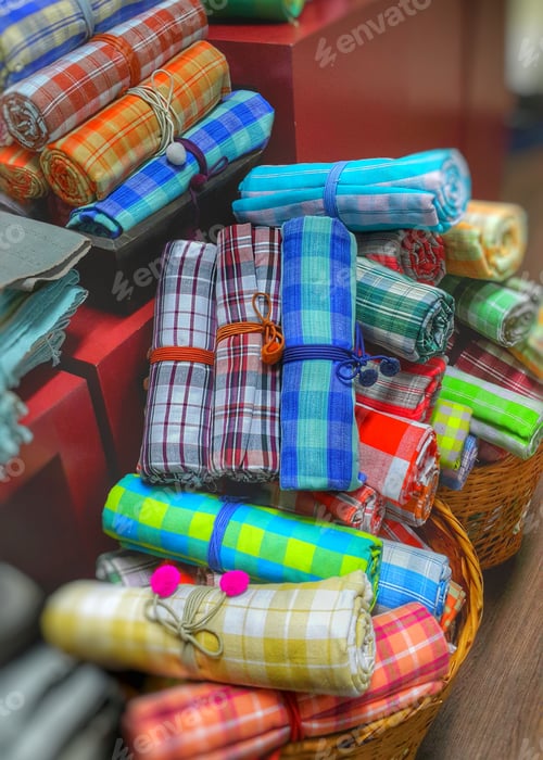 Preview: Roll of plaid cotton fabric