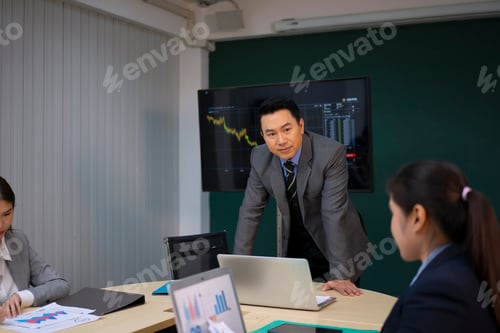 Preview: Employees are meeting at office.