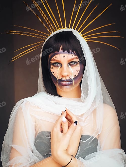 Preview: A girl in a fantasy image of the "goddess of time" for a Halloween party