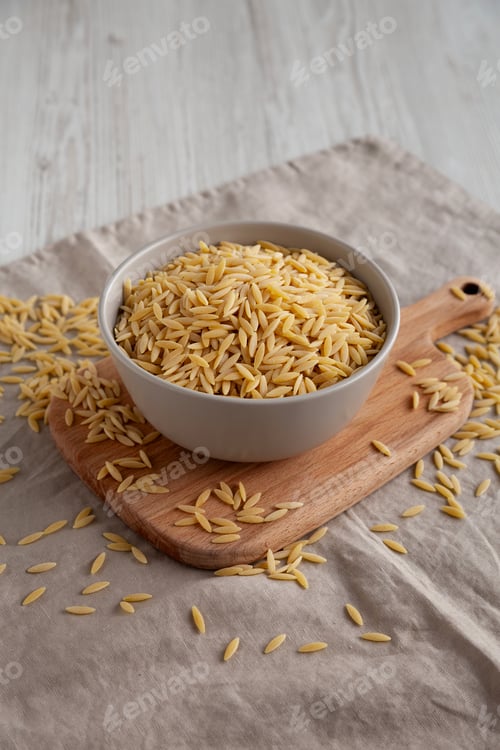 Preview: Organic Dried Orzo Pasta in a Bowl, side view.