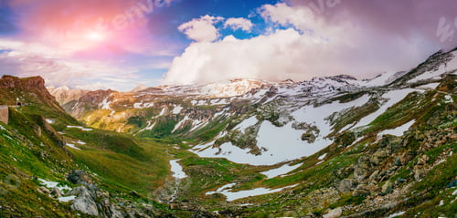 Preview: Mountain peaks covered with snow