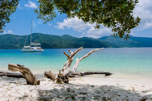 Preview: Koh Lipe Island Southern Thailand with turqouse colored ocean and white sandy beach at Ko Lipe