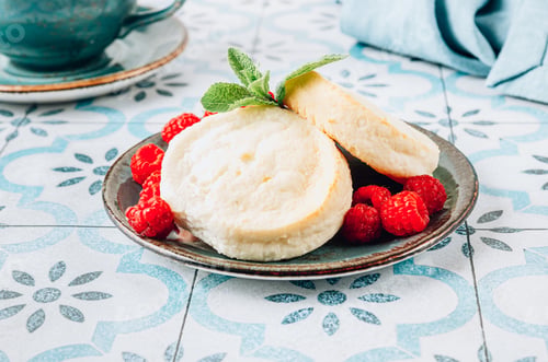 Preview: Mini cheesecakes with raspberries on a tiled background