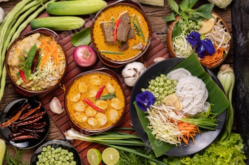 Preview: Rice noodles in a bowl of curry paste with chili, cucumber, long bean, lime, garlic and spring onion