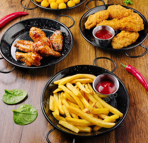Preview: Delicious mix of fried snacks and wings served on black plates