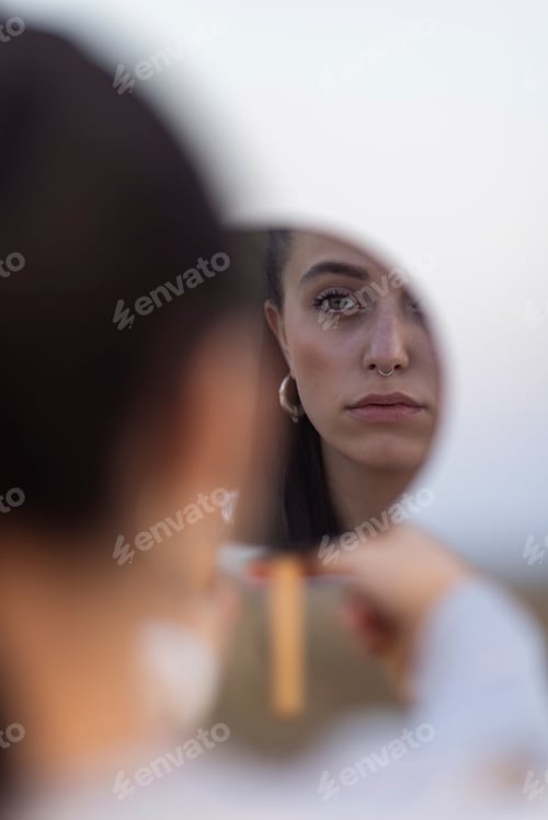 Preview: Portrait woman at nature
