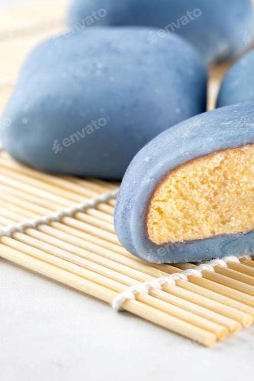 Preview: A Japanese mochi on a sudare mat