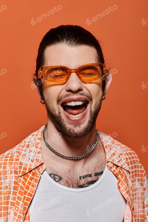 Preview: Quirky Baubles: Bearded Man in Glasses Making Faces