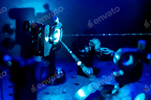 Preview: laser reflect on optic table un quantum laboratory b