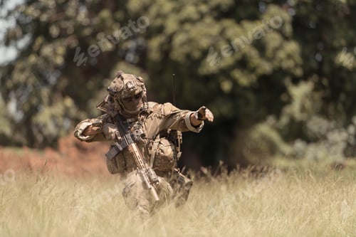 Preview: Special forces soldier in camouflage with a pair of weapons that are full of modern technology