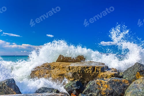 Preview: Waves crash and splash on rocks