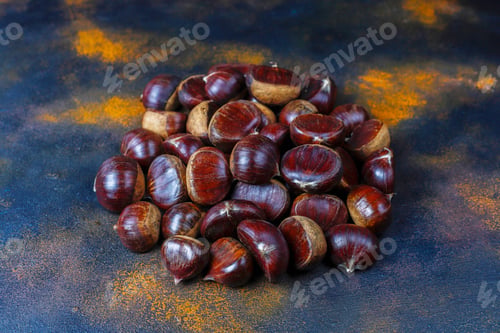 Preview: Fresh organic chestnuts.