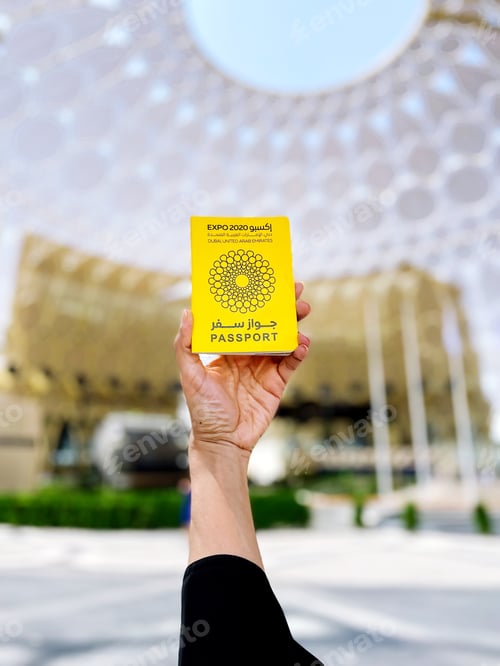 Preview: Hand holding Dubai expo 2020 passport