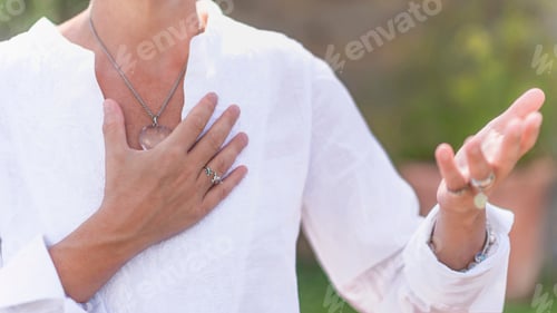 Preview: Honesty Hand Gesture