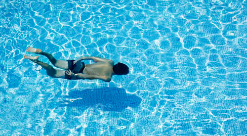 Preview: Man swimming in pool