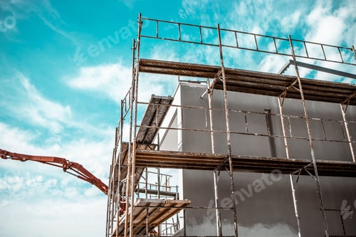 Preview: Construction, walls of the house are poured with concrete