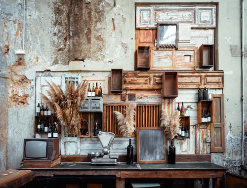 Preview: Vintage decor with wine and wood panels
