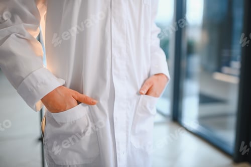 Preview: Torso of Person Wearing a White Lab Coat