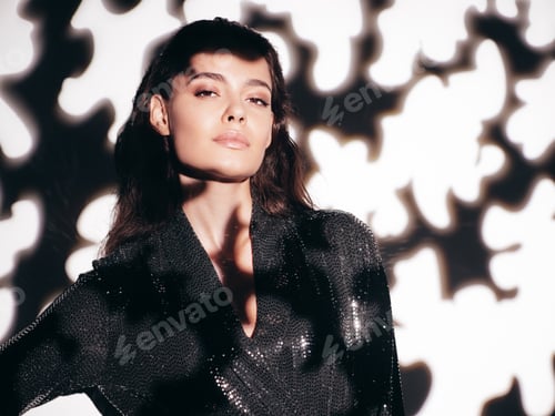 Preview: Young fashion woman posing in studio