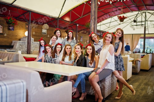 Preview: Hen party girls