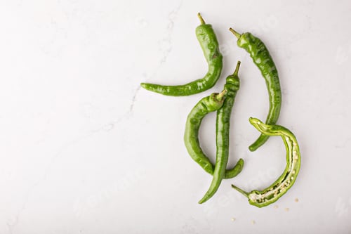 Preview: Green hot peppers