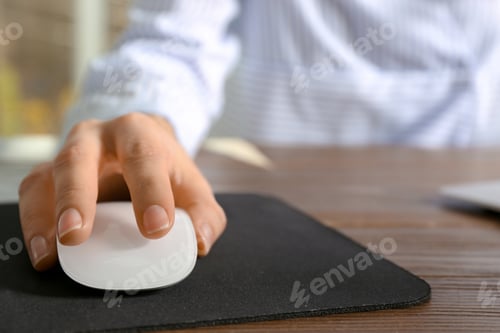 Preview: Woman using computer mouse at table, closeup