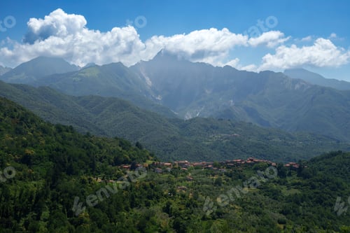Preview: Mountain landscape near Terenzano, Lunigiana, Italy