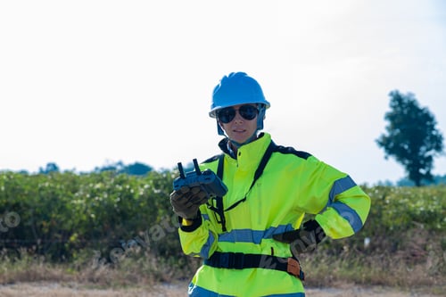Preview: Engineers using drone to inspect wind farm