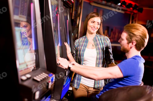 Preview: Young couple on slot machine in the casino