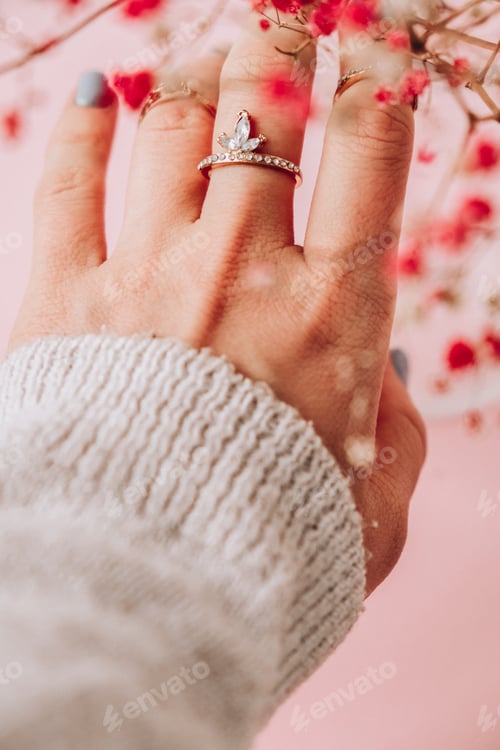 Preview: Baby's breath. Suggestion. Woman's hand with jewelry rings. Jewelry and luxury concept. Beautiful wo