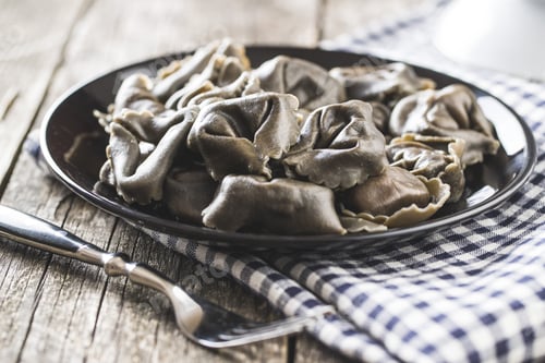 Preview: Squid ink tortellini pasta.