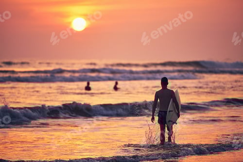 Preview: Surfer st sunset