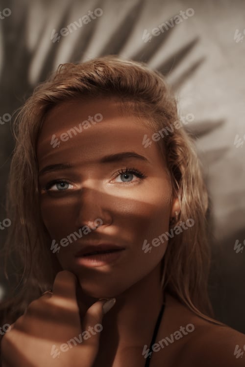 Preview: Close-up portrait of a stunning blonde in a black bikini