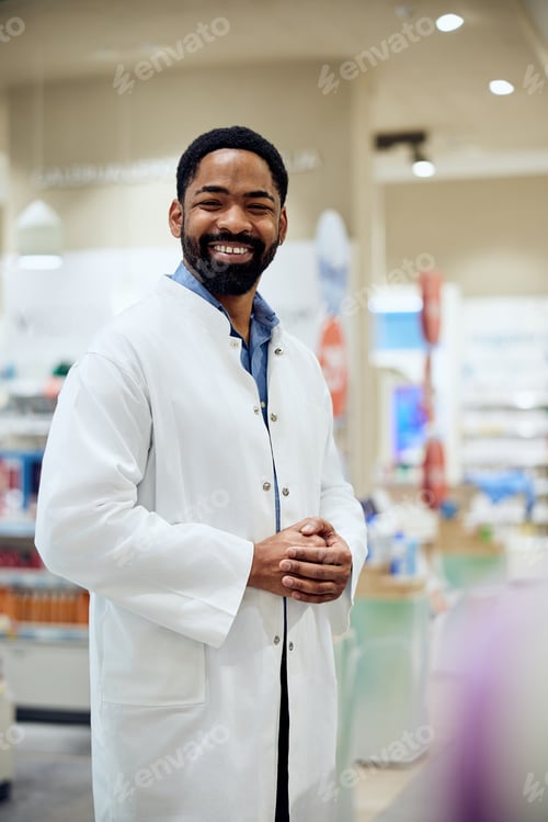 Preview: Friendly Pharmacist Smiling in Pharmacy Wearing White Lab Coat