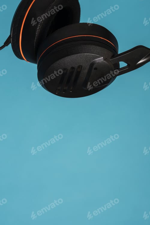 Preview: Black headphones