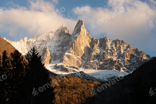 Preview: Scenic view of snow-covered peaks of Aiguille Verte in the French Alps - perfect for wallpaper